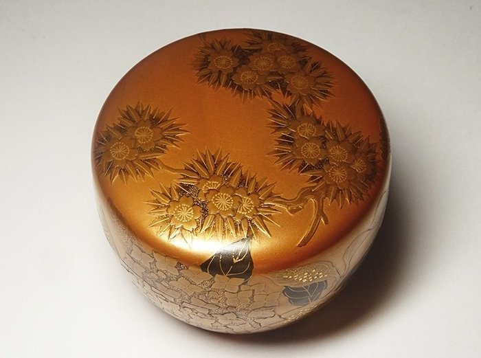 Natsume Gold-plated, Lacquered wood Shuho Tea container for Japanese tea ceremony called ' Natsume' with painting of flowers, Gold Maki-e (Sold)