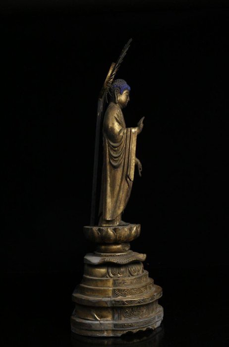 Amida Buddha (Raigō Style) – Wooden Statue with Gold Gilding & Halo (Sold)