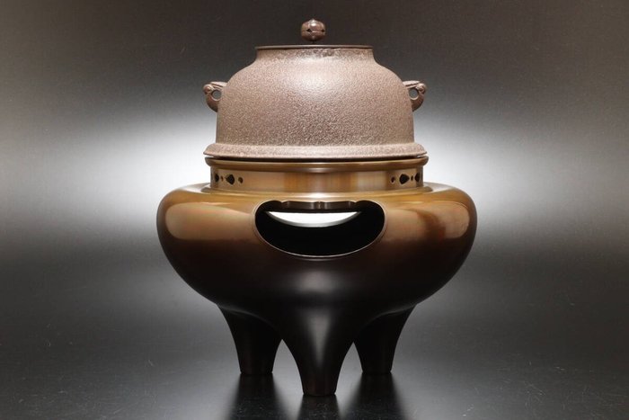 Kanaya Joun — Bronze Brazier with True-form Kettle Set (Sold)