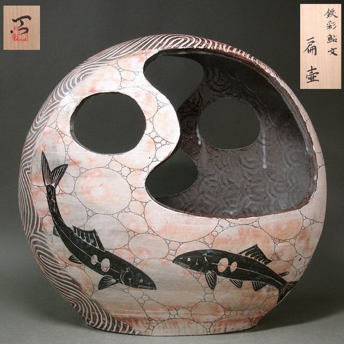 Kayama Tetsuya — Museum-Grade Flat Vase with Exquisite Iron-Decorated Ayu Pattern (Sold)
