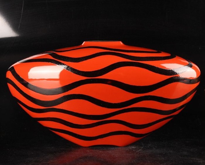 Linear-Pattern Flower Vase (Senmon Kaki) (Sold)