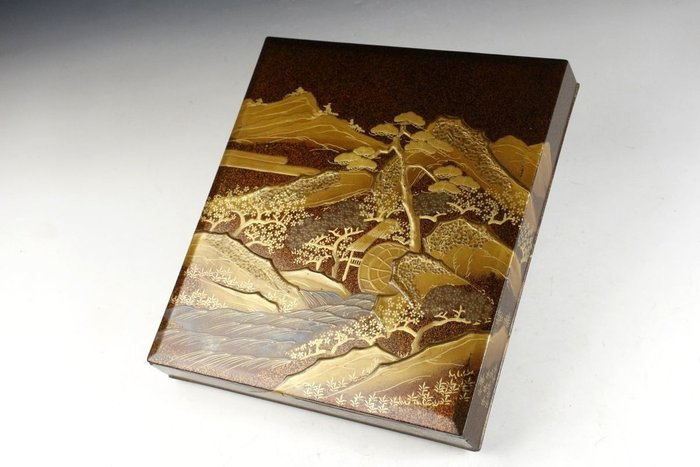 Antique Inkstone Box 'suzuribako' with painting of old Japanese scenery, stunning Gold Maki-e Gold-plated, Lacquer (Sold)