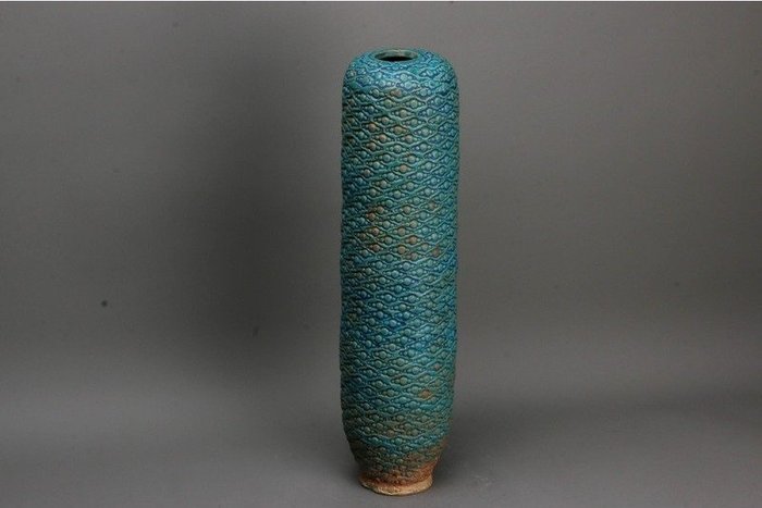 Koinuma Michio — Brilliant Turquoise Relief-Lattice Stoneware Vase — with signed tomobako (Sold)