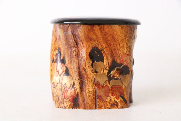 Fine Black Lacquer Natsume with Gold Ivy Maki-e — Tea Ceremony Caddy (Sold)