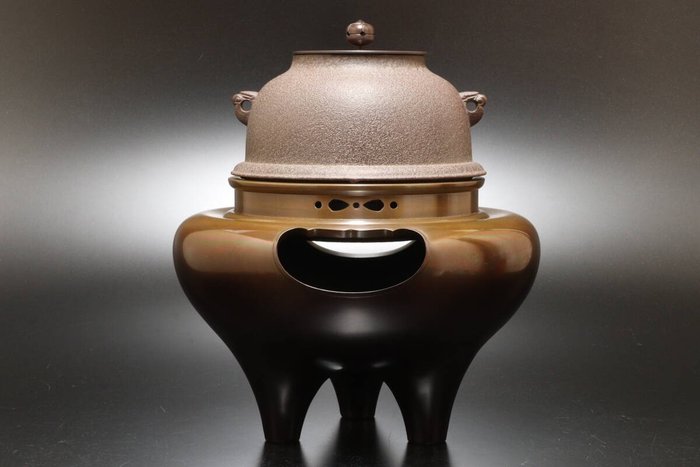 Kanaya Joun — Bronze Brazier with True-form Kettle Set (Sold)