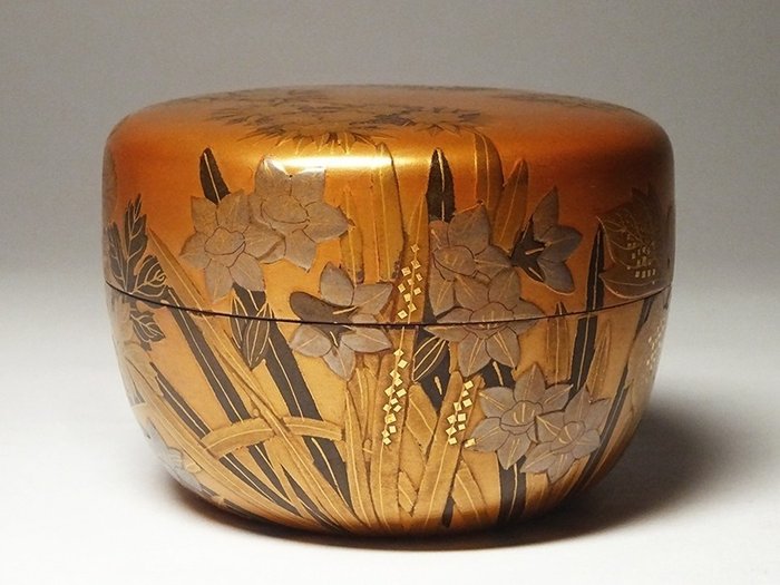 Natsume Gold-plated, Lacquered wood Shuho Tea container for Japanese tea ceremony called ' Natsume' with painting of flowers, Gold Maki-e (Sold)