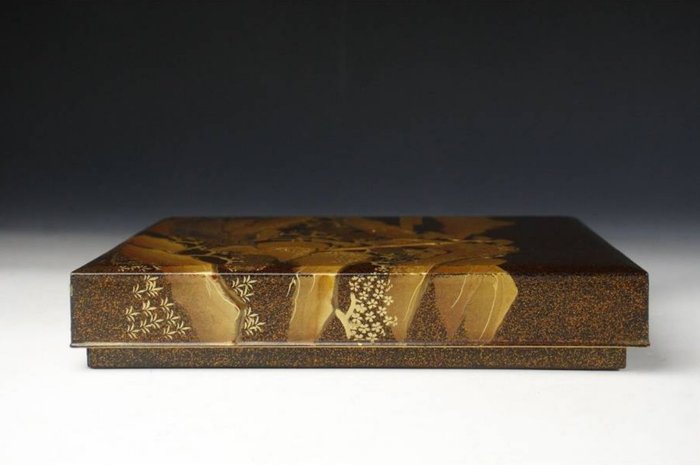 Antique Inkstone Box 'suzuribako' with painting of old Japanese scenery, stunning Gold Maki-e Gold-plated, Lacquer (Sold)