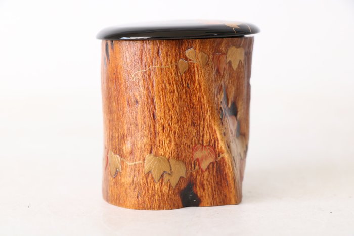 Fine Black Lacquer Natsume with Gold Ivy Maki-e — Tea Ceremony Caddy (Sold)