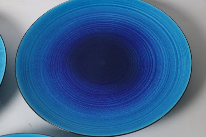 Kimura Yoshiro — Set of Five Heki-yu 'Kimura Blue' Plates, with Tomobako (Sold)