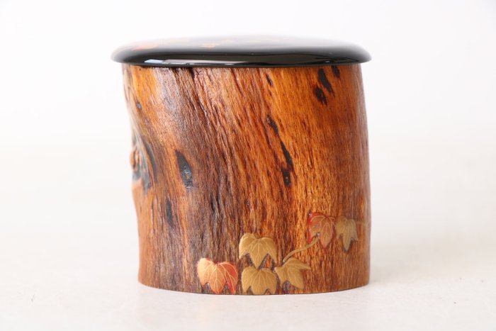 Fine Black Lacquer Natsume with Gold Ivy Maki-e — Tea Ceremony Caddy (Sold)
