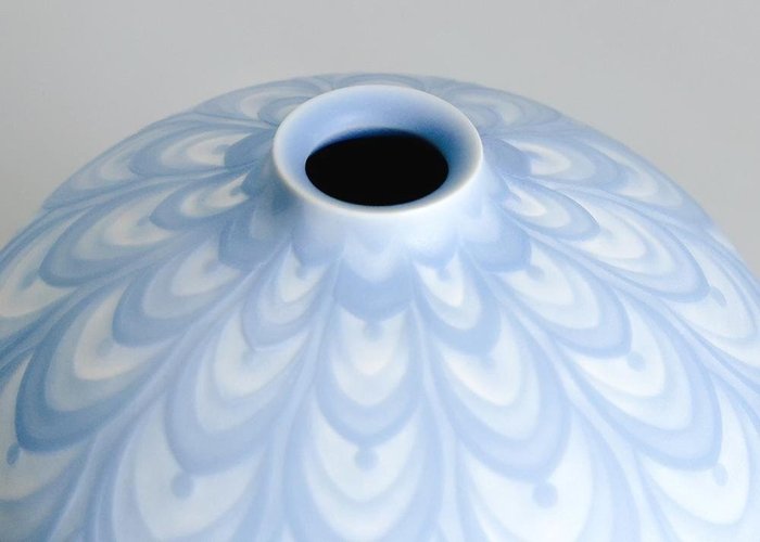 Ishibashi Yushi — Saikokuji Carved Polychrome Porcelain Jar (Sold)