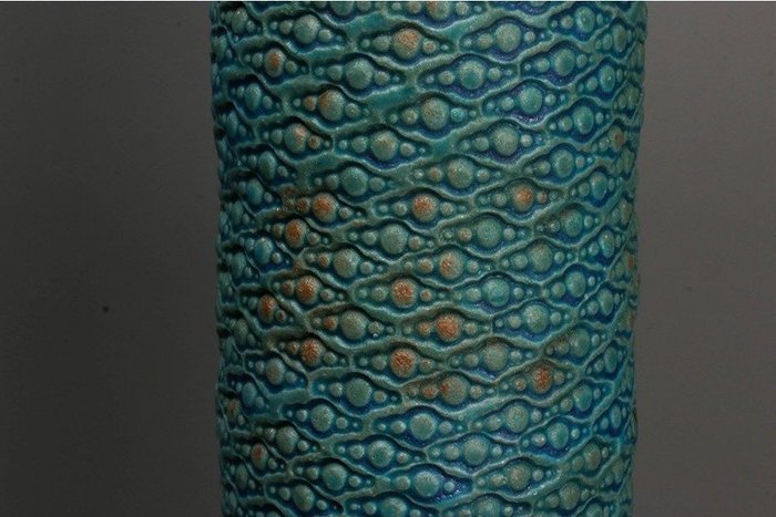 Koinuma Michio — Brilliant Turquoise Relief-Lattice Stoneware Vase — with signed tomobako (Sold)