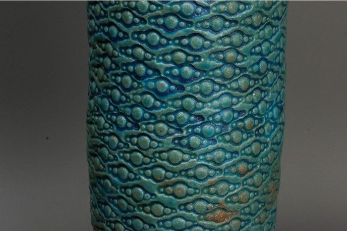 Koinuma Michio — Brilliant Turquoise Relief-Lattice Stoneware Vase — with signed tomobako (Sold)