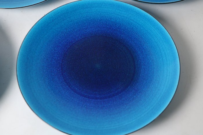 Kimura Yoshiro — Set of Five Heki-yu 'Kimura Blue' Plates, with Tomobako (Sold)
