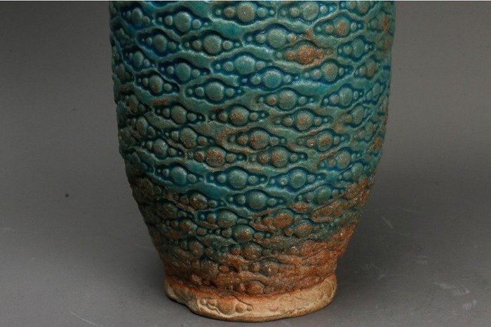 Koinuma Michio — Brilliant Turquoise Relief-Lattice Stoneware Vase — with signed tomobako (Sold)
