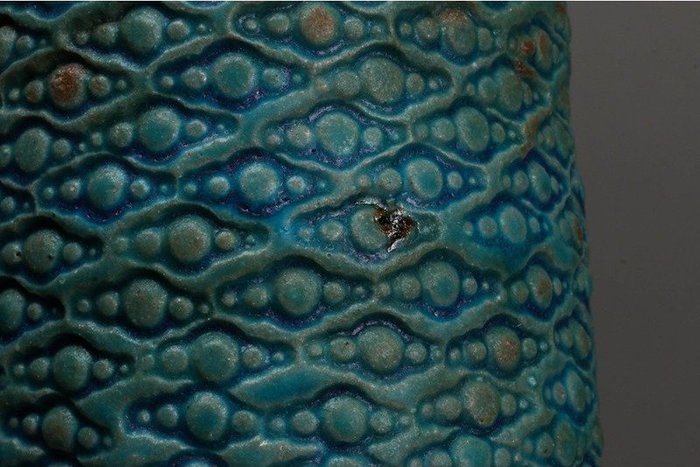 Koinuma Michio — Brilliant Turquoise Relief-Lattice Stoneware Vase — with signed tomobako (Sold)