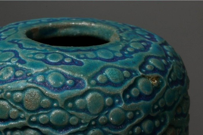Koinuma Michio — Brilliant Turquoise Relief-Lattice Stoneware Vase — with signed tomobako (Sold)